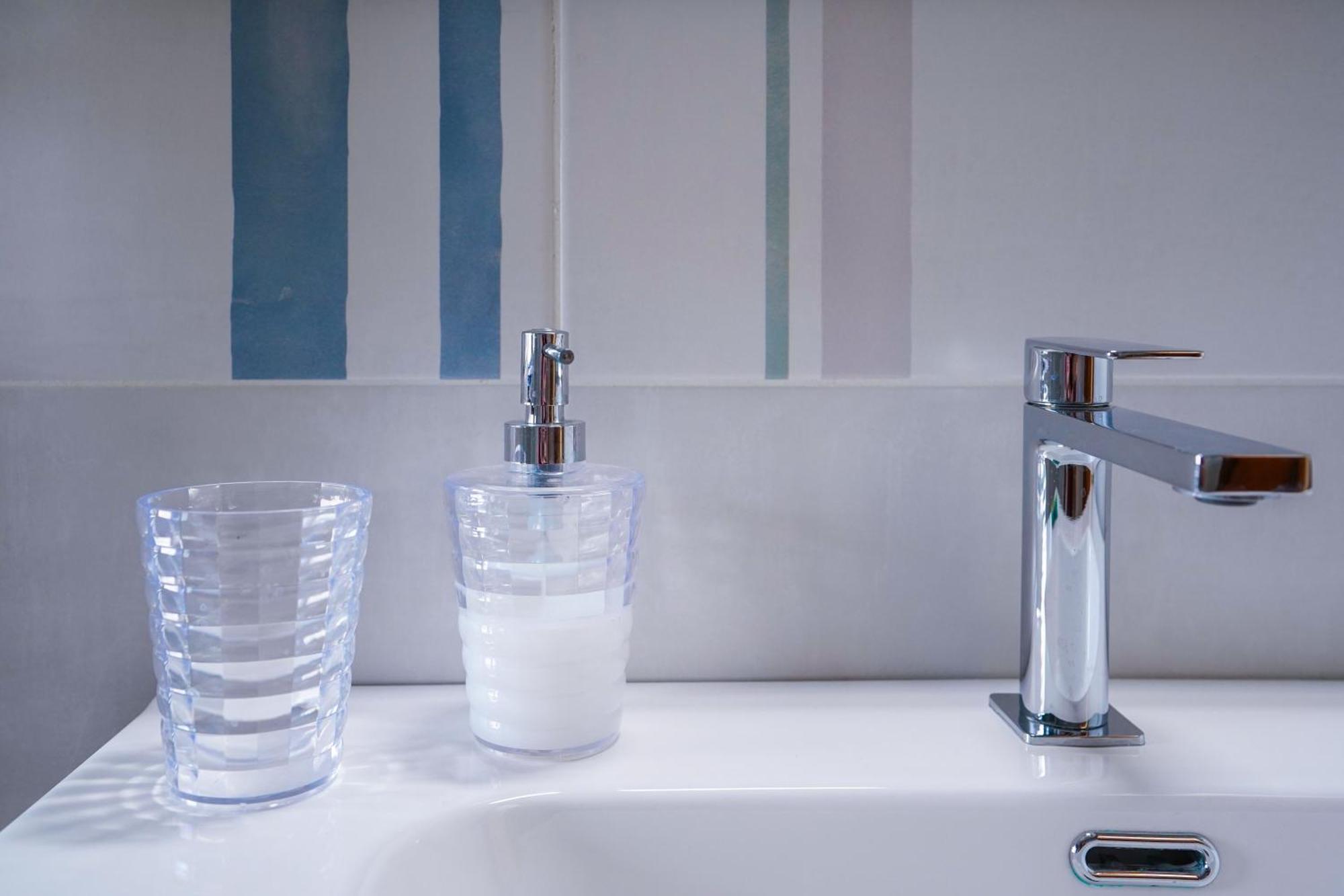 La Casa Di Azzurra Centro Citta Appartamento Fino A 4 Posti Letto E 2 Bagni Foggia Extérieur photo